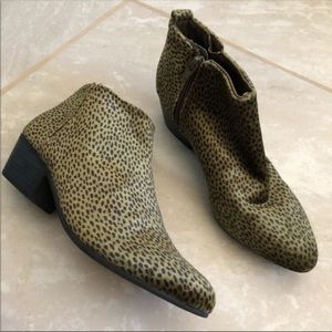 OLD NAVY VELVET LEOPARD BOOTIES SIZE 6
